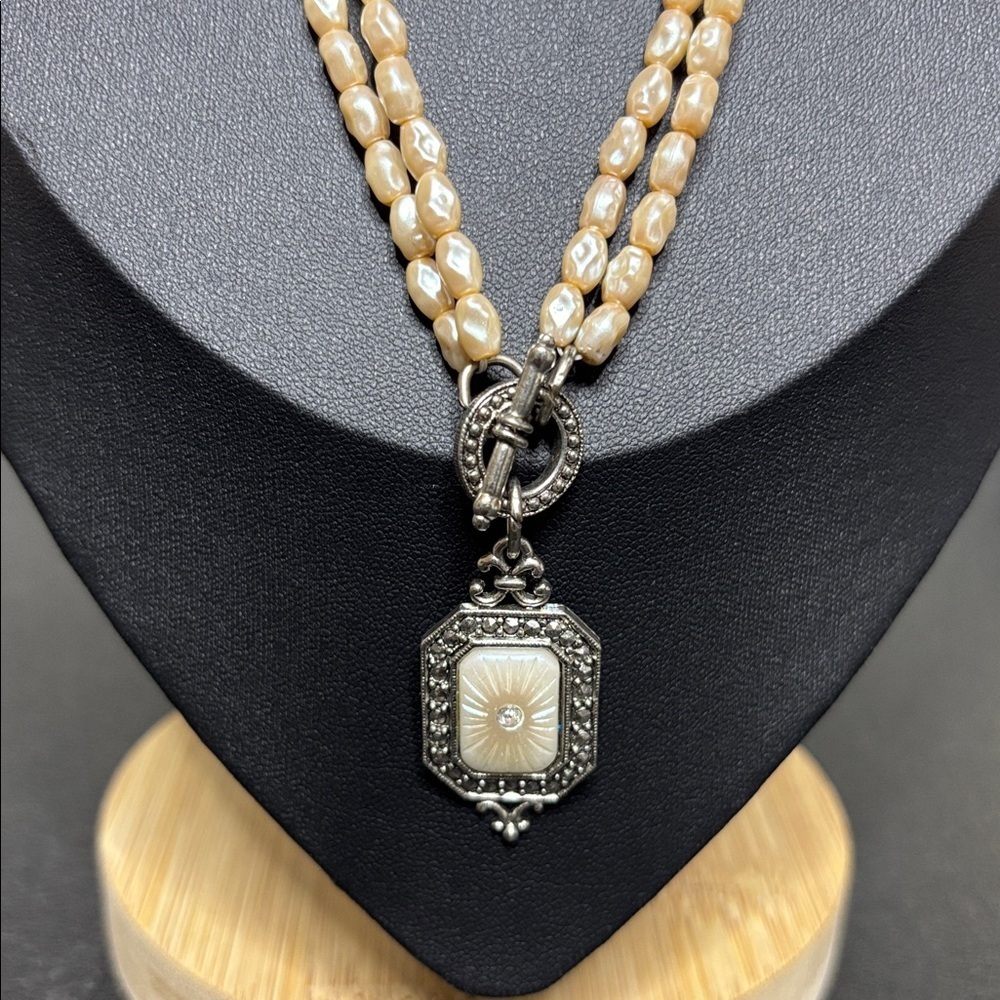 Avon Rice Pearl Mother Of Pearl Toggle Necklace Vintage - Picture 2 of 10